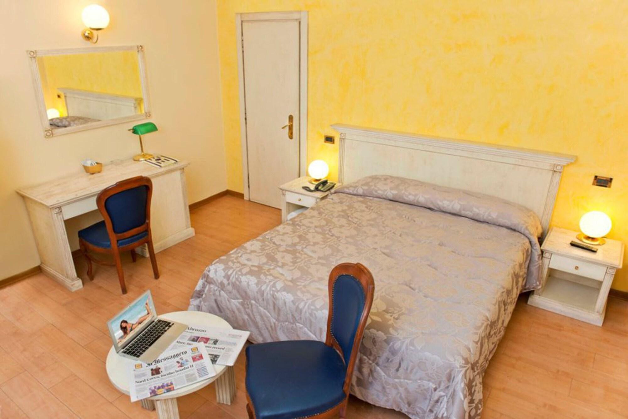 Hotel City Montesilvano Marina Buitenkant foto