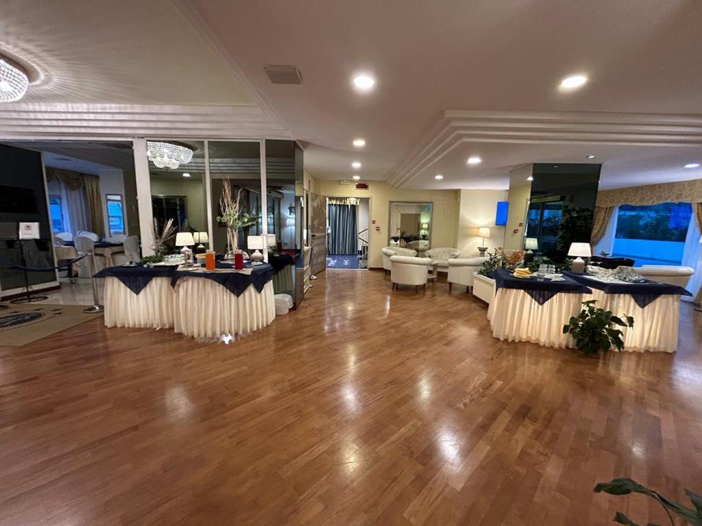 Hotel City Montesilvano Marina Buitenkant foto